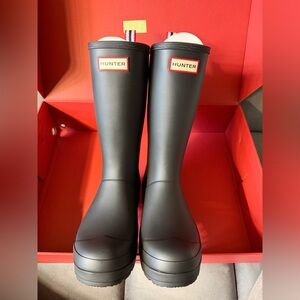 Hunter Women's Play Tall Boot Black US 8 EU 39 UK 6